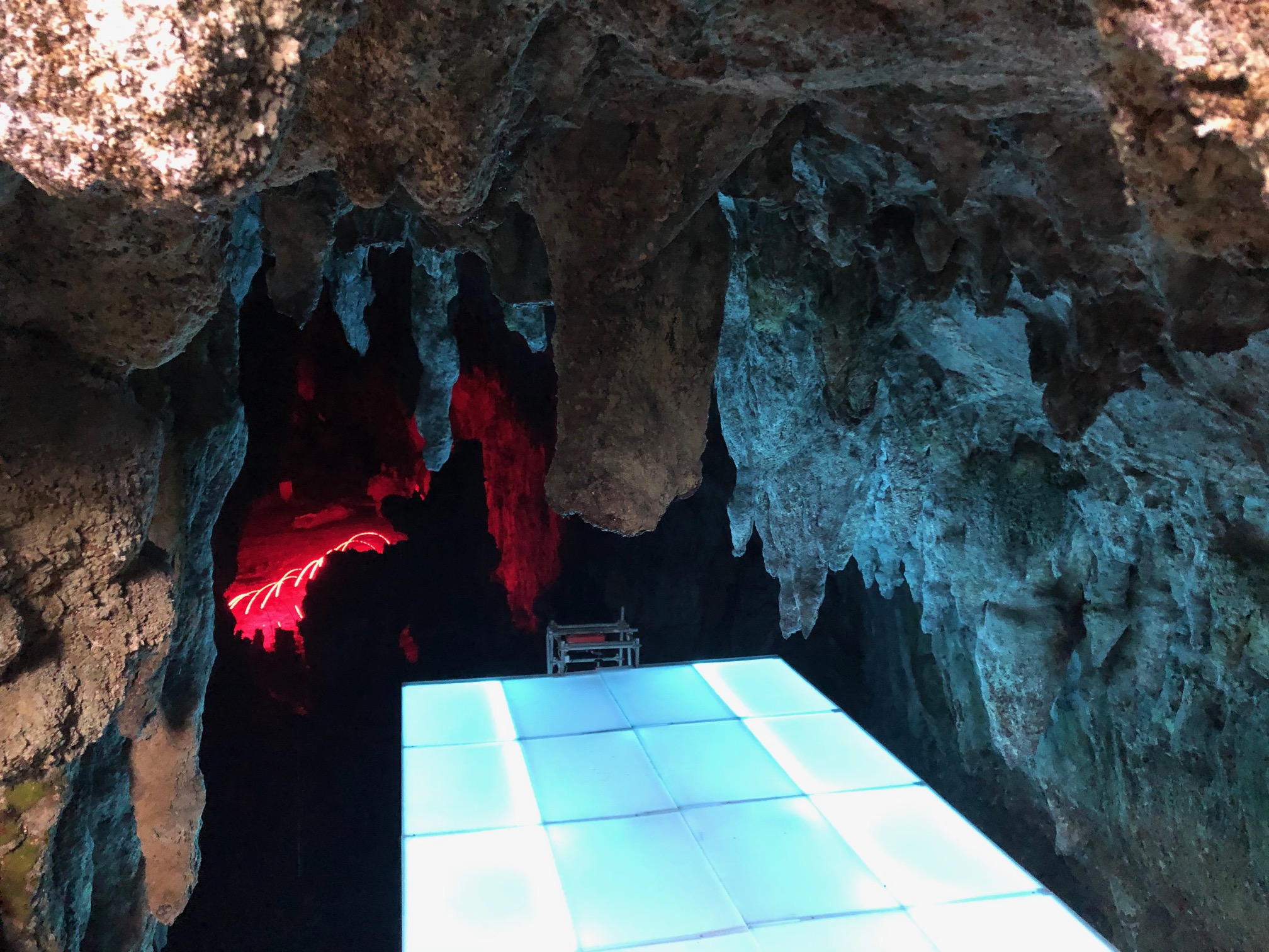 Accés a la cova de Astroland. Crèdit: Iñaki Ruiz-Trillo.