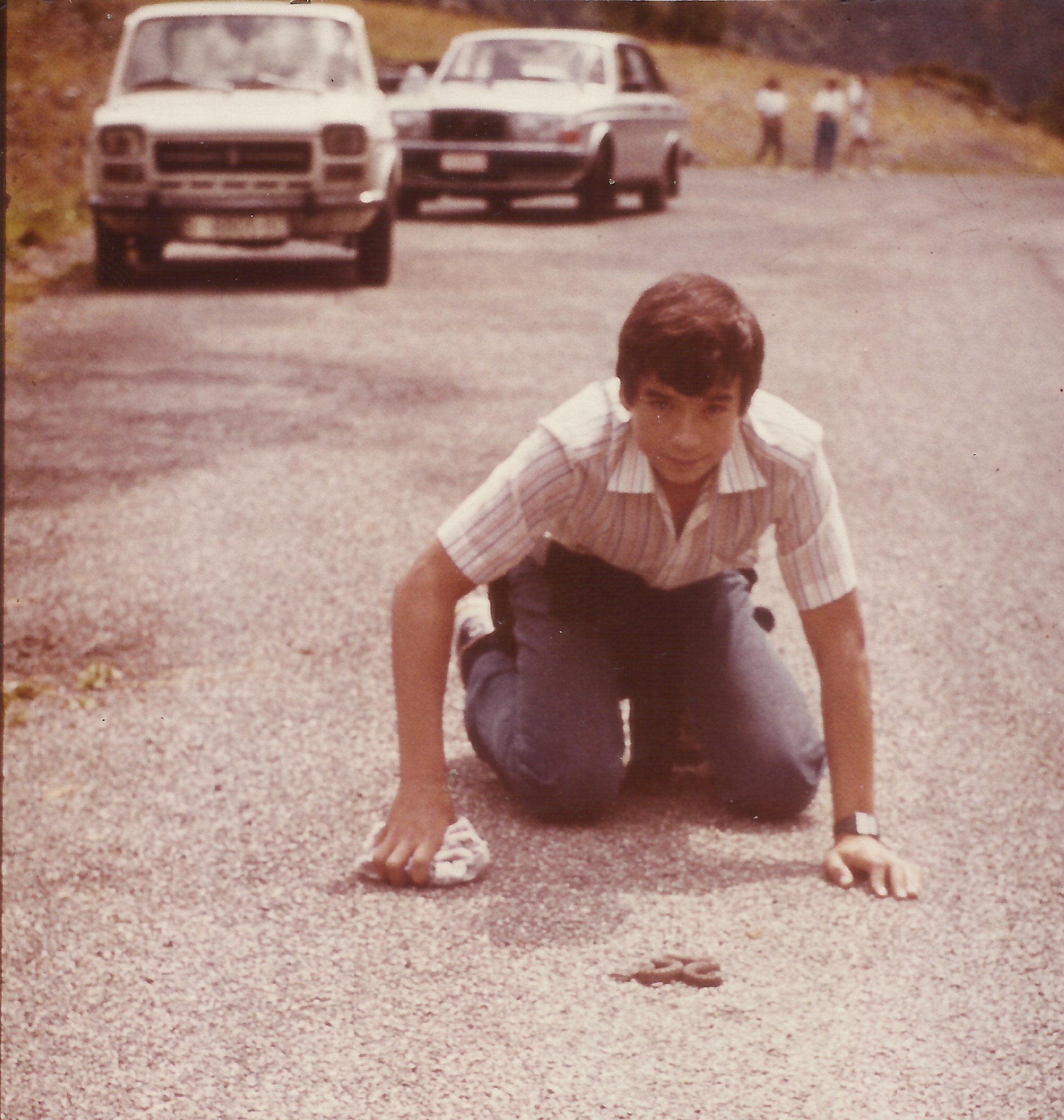 Salvador Carranza en Andorra, en el verano de 1984. "En un viaje familiar, encontré una víbora pirenaica (Vipera aspis)", comenta Carranza. Casi 40 años después su grupo de investigación trabaja con esta especie, secuenciando su genoma y analizando las toxinas de su veneno.