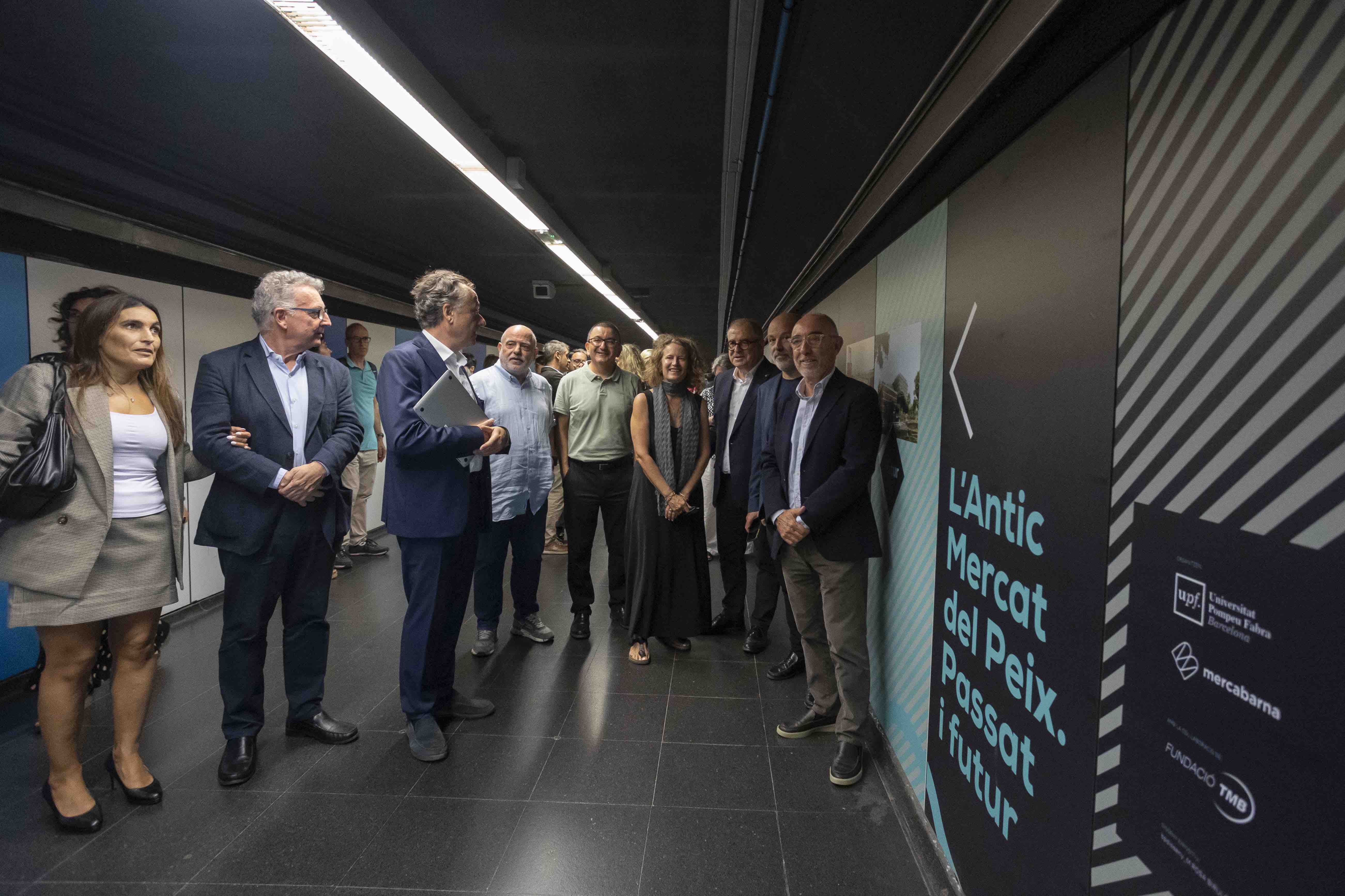 Imatge de la inauguració de l'exposició al metro de Barcelona. Crèdit: UPF. Imatge inicial - Imatge de la inauguració de l'exposició al metro de Barcelona. Crèdit: UPF.