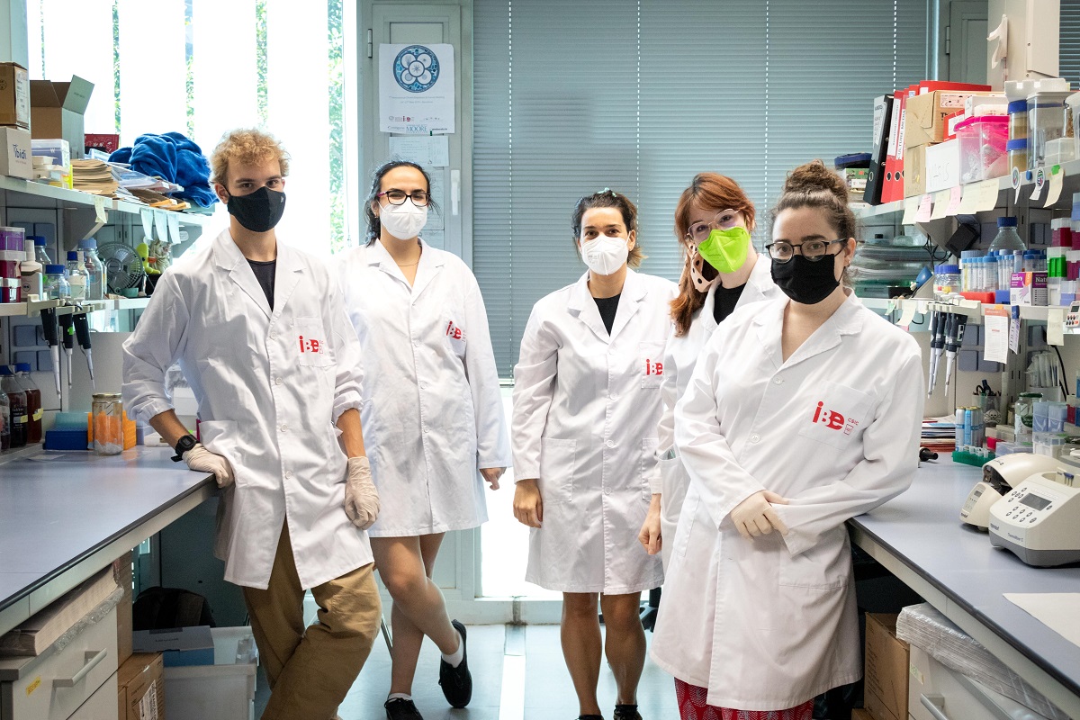 D’esquerra a dreta: Enric Badia, Patricia Suárez, Meritxell Antó, Núria Ros i Carlota Bloch. Crèdit: Pilar Rodríguez.