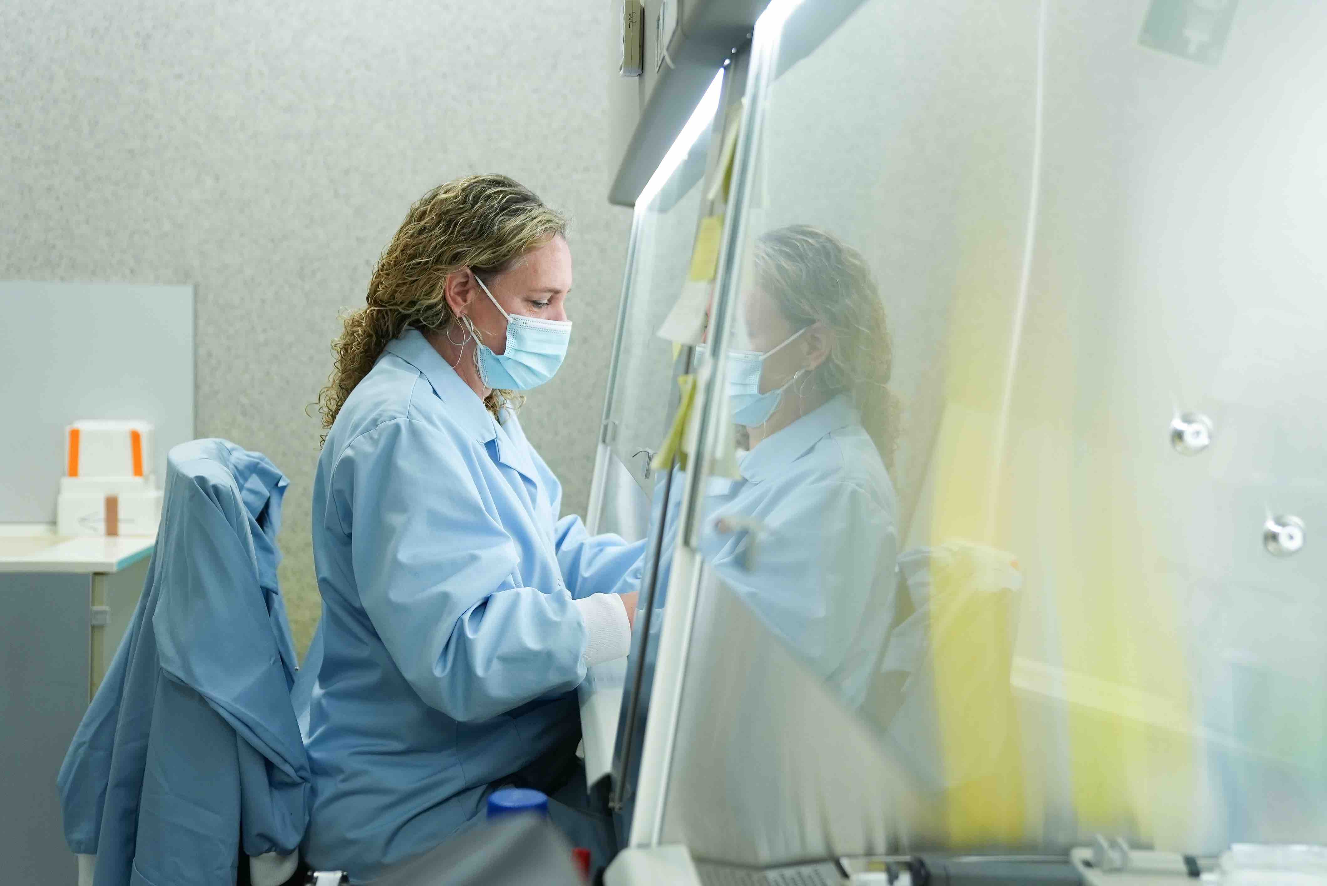 Sala de cultiu del CryoZoo de l'IBE. Crèdit: Fundació Zoo Barcelona